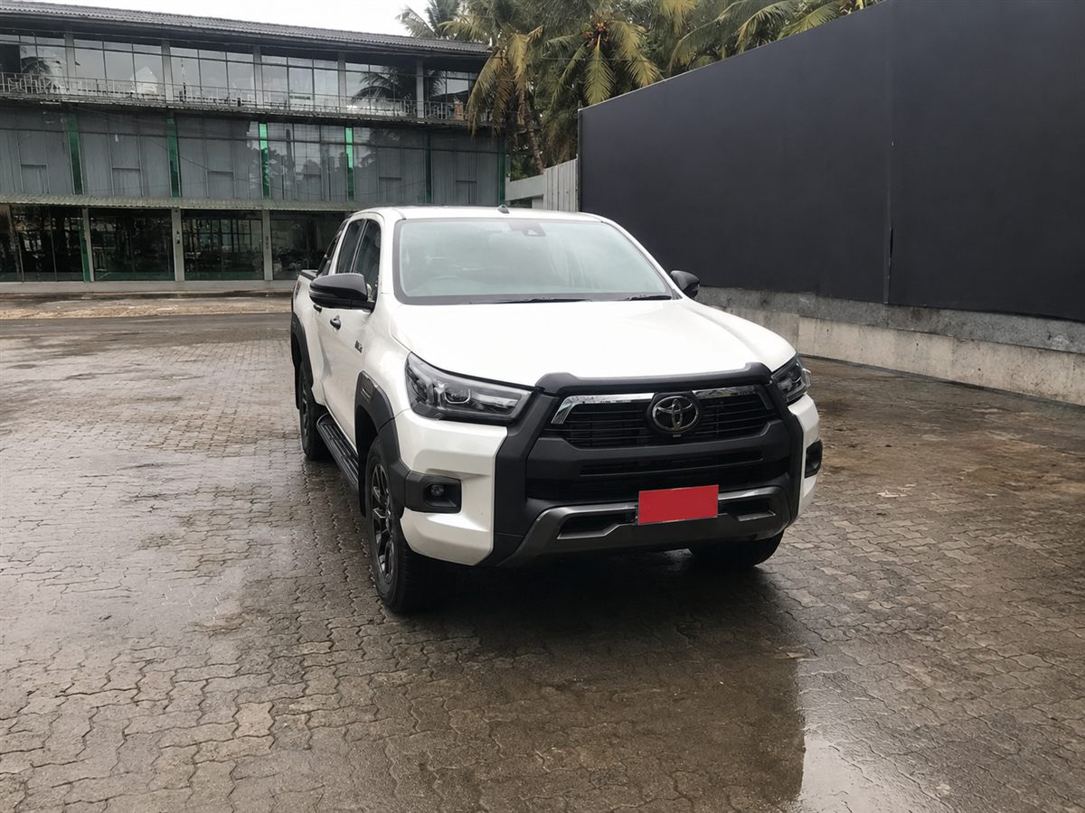 Toyota Hilux Rocco - front view